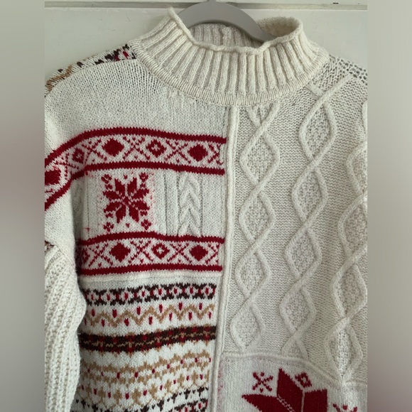 American Eagle Mock Neck Fair Isle Snowflake Sweater Size Small - Picture 5 of 14